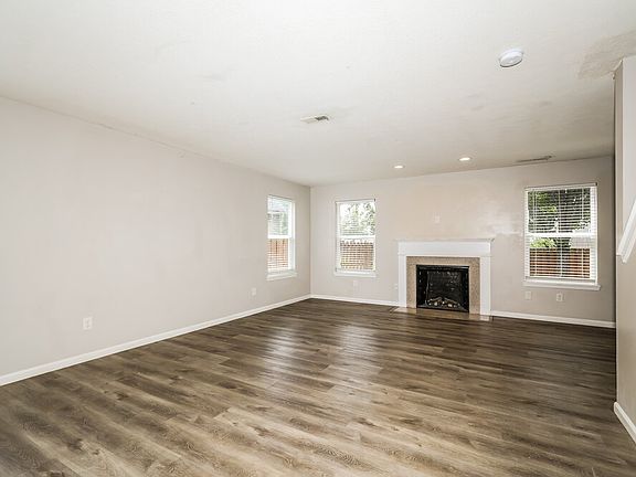 5th image of 15483 Blair Ln