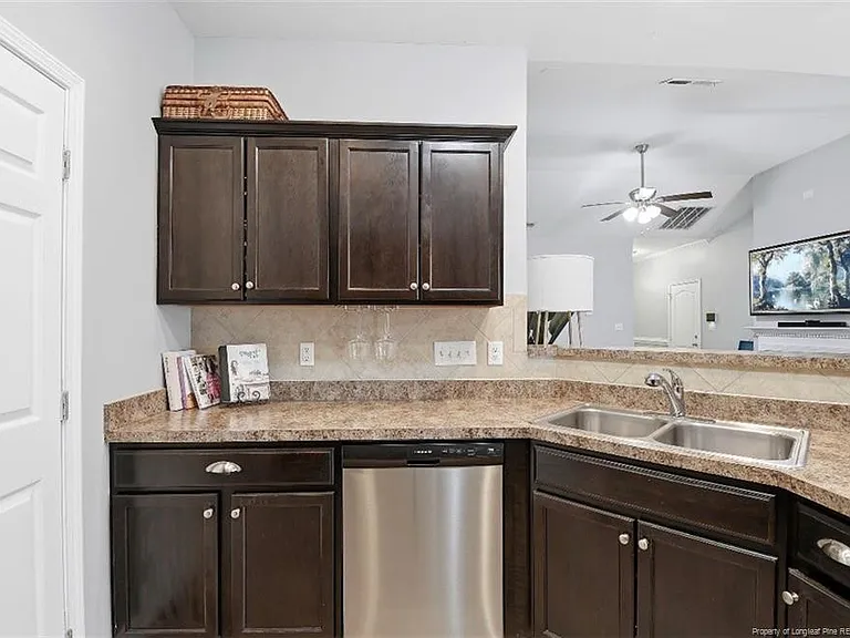 601 Collinwood Dr — Photo 10