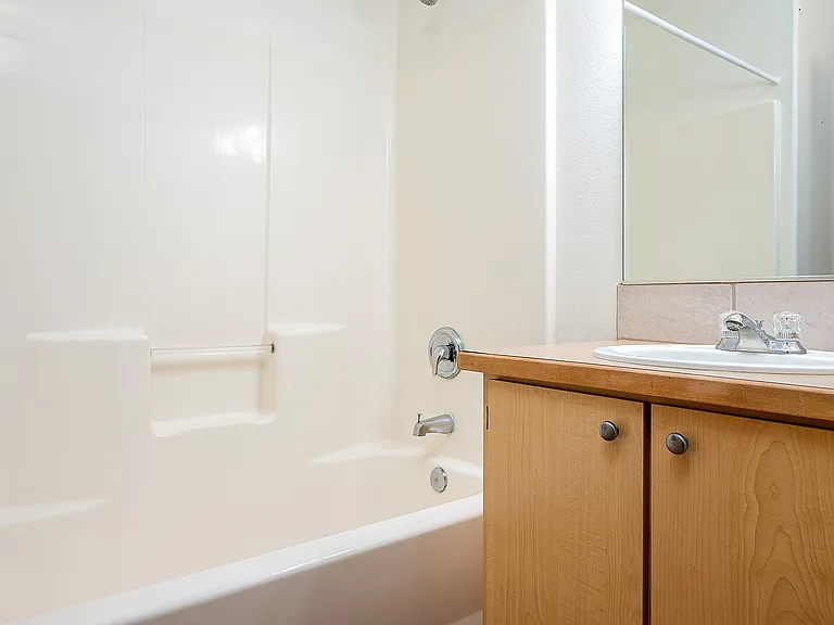 Corporate Woods Apartments — Photo 16