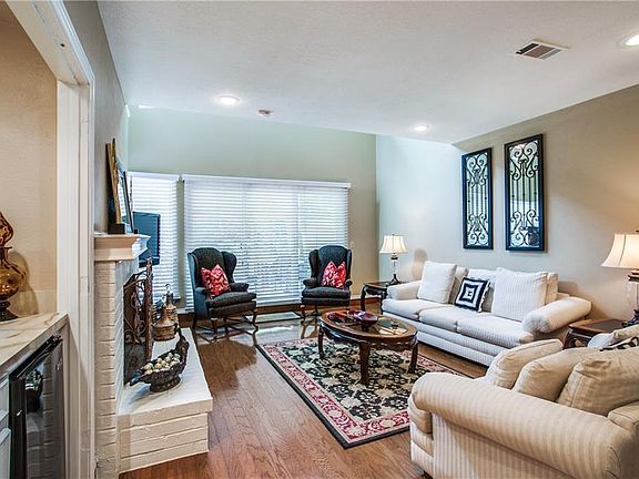 5th image of 1445 Earlshire Pl