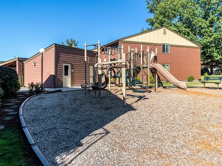 320 NE 1st St #320 — Photo 8