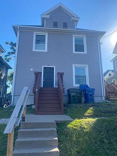 411 E 8th St Photo 1