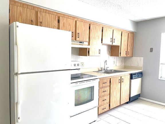 3rd image of 1830 Michigan Ave #701-3