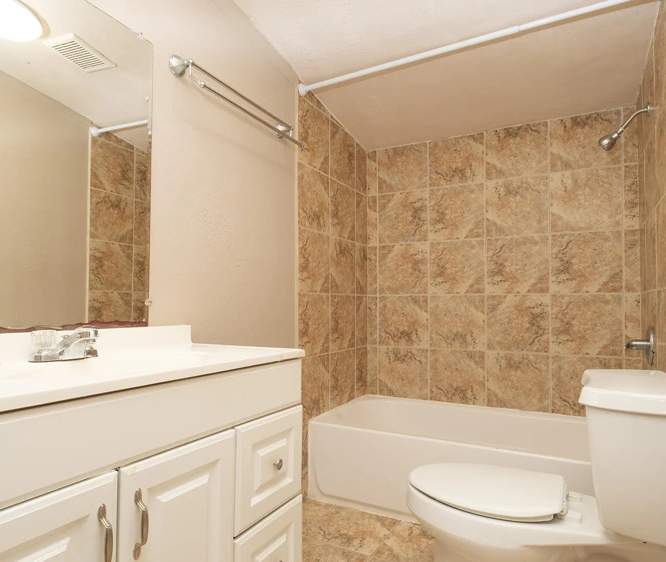 813 Avenue A — Photo 3