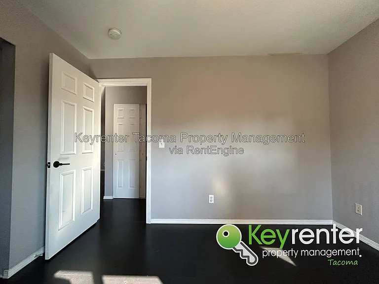 221 Sunset Dr — Photo 16