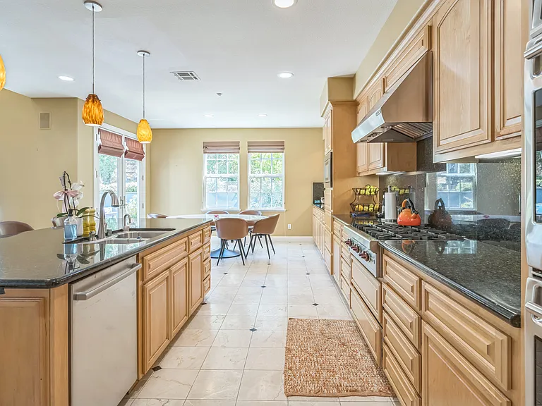 152 Laurelwood Dr — Photo 15