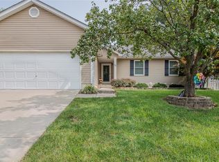 26 Whispering Oaks Dr, Washington, MO 63090