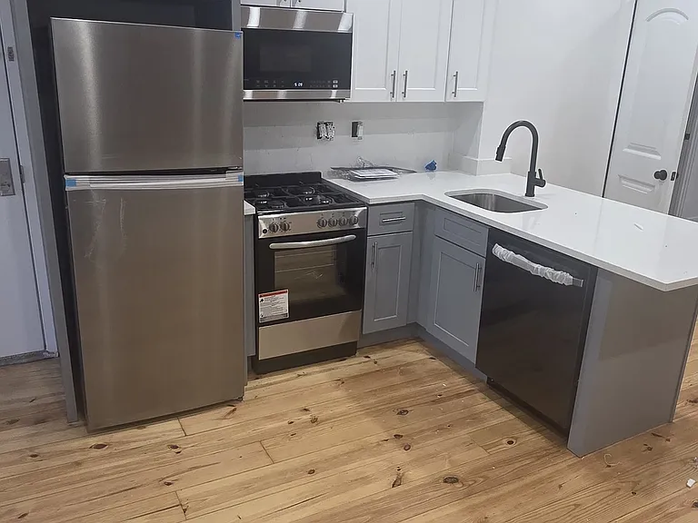 729 Meeker Ave #2C — Photo 3