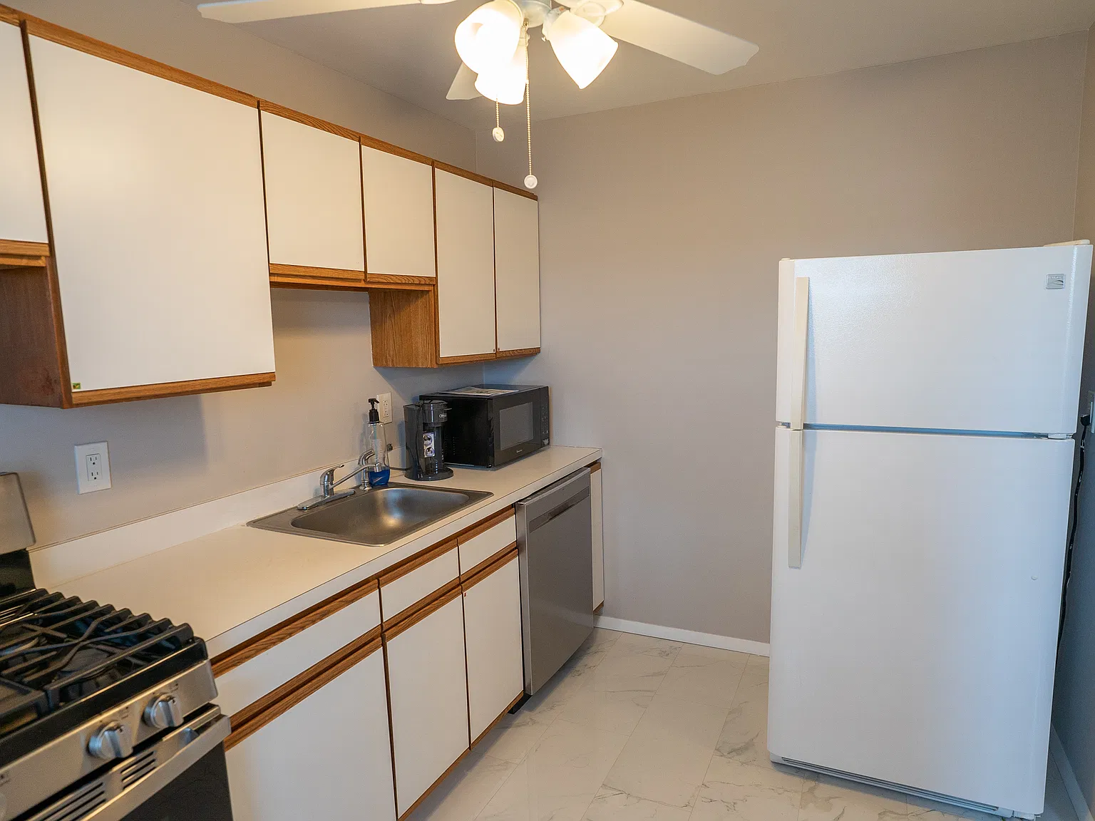 2 bed, 1.5 bath, $2,495 — Photo 4