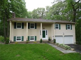 19 Nugget Hill Dr, Gales Ferry, CT 06335