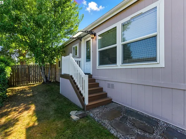 17925 Country Village Dr, Oregon City, OR 97045