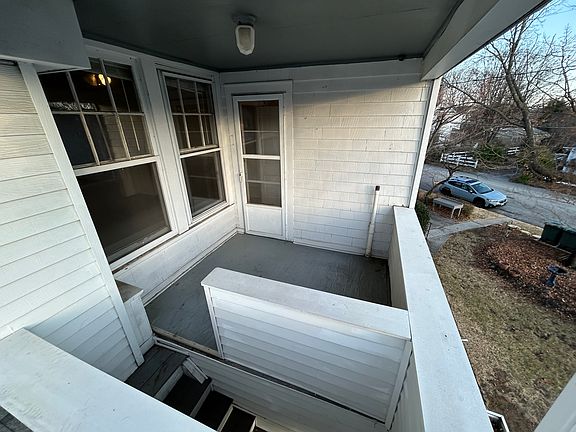 5th image of 416 1/2 Roanoke Blvd