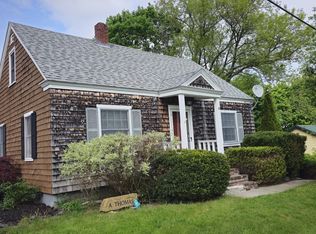 12 Schoolhouse Ln, Hampden, ME 04444
