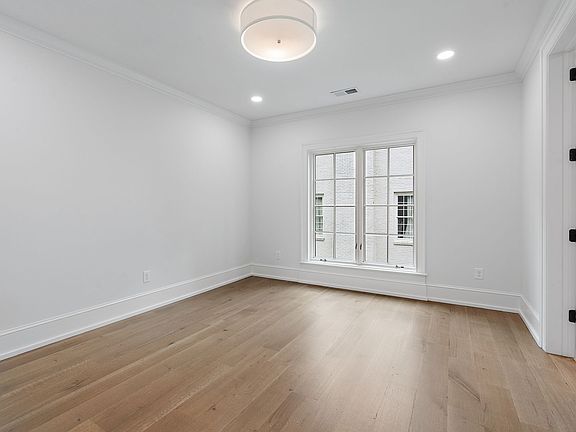 5th image of 4301 Estes Rd