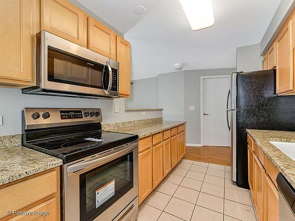 5th image of 345 N La Salle Dr APT 706