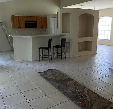 3rd image of 1157 SE Mendavia Ave