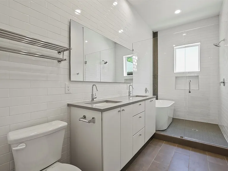 6250 Oram St #104 — Photo 8