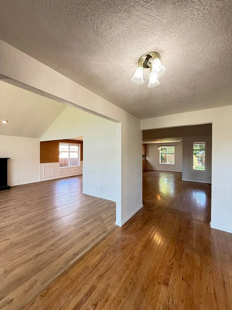 Building Photo - 2491 Greenfield Ct