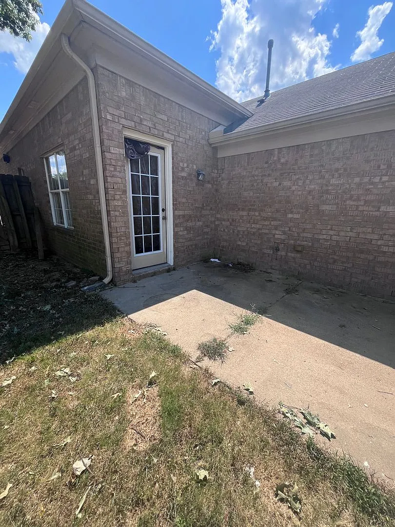 House in desirable neighborhood — Photo 4