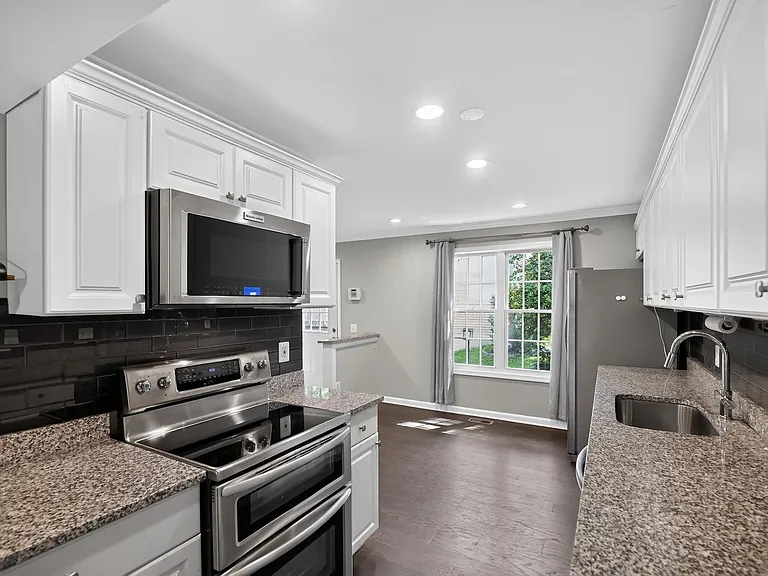 6176 Martins Landing Ct — Photo 8