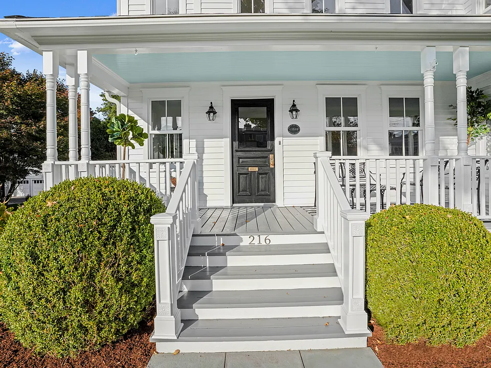 216 Main St