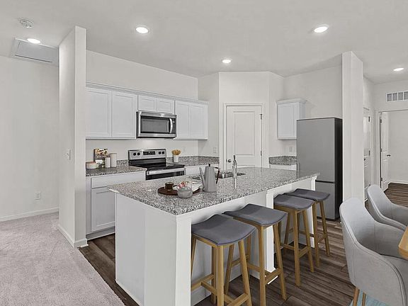 3rd image of 929 Berkeley Glen Rd