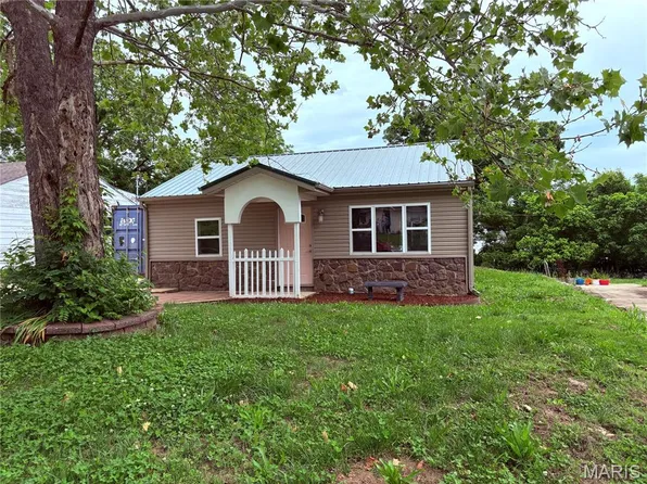 106 N Newport Ln, Waynesville, MO 65583