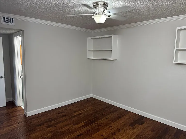 803 W 28th St #206 — Photo 13