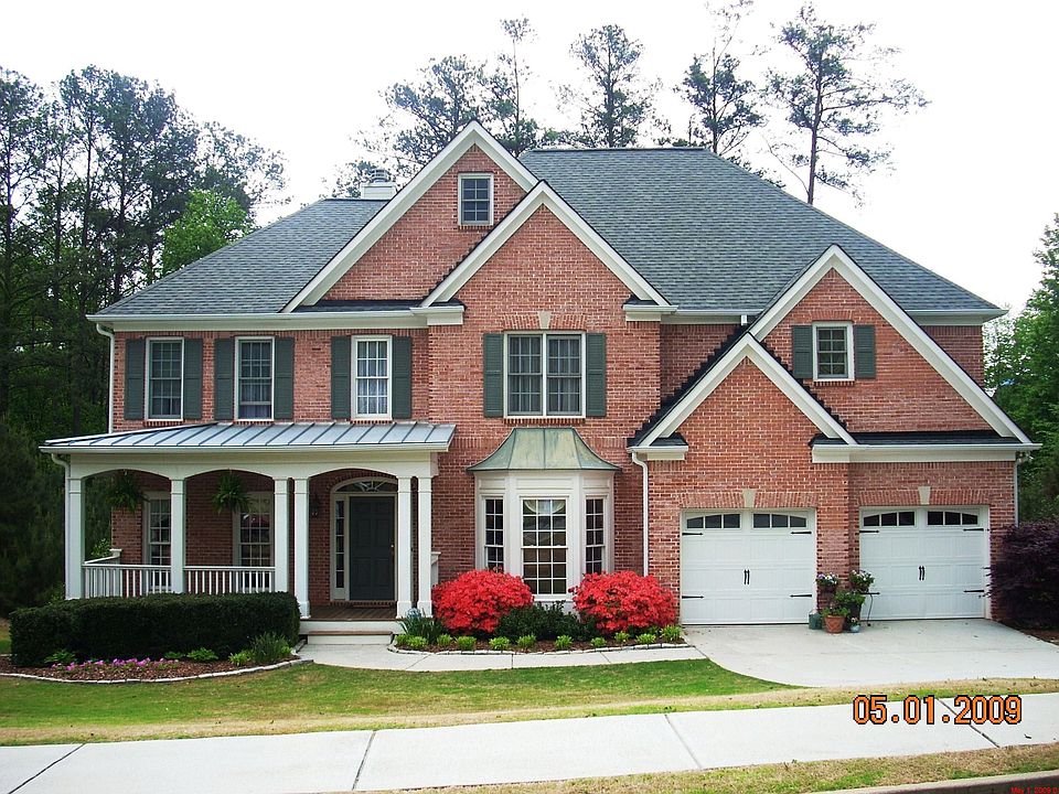 Lovely home in Desirable Location!