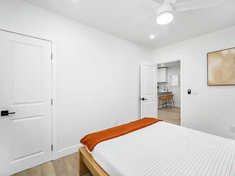 130 Anderson St #B — Photo 15