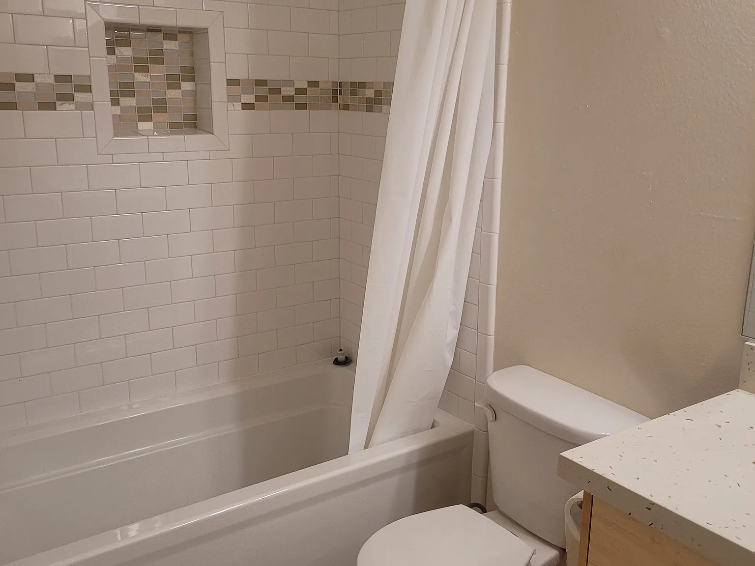 2 bed, 1000 sqft, $3,095 — Photo 3