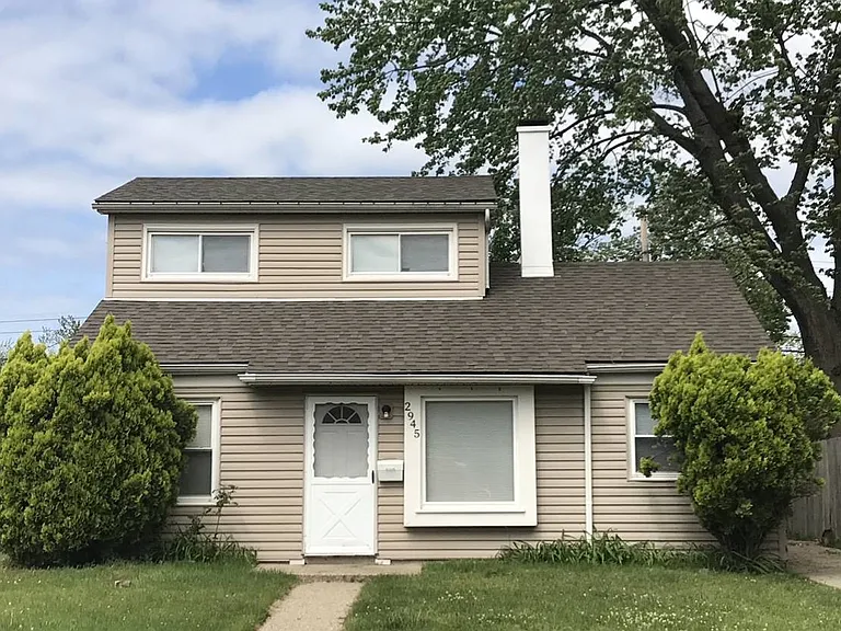 2945 Burdette St — Photo 4