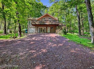 155 Cottontail Ln, Pocono Lake, PA 18347