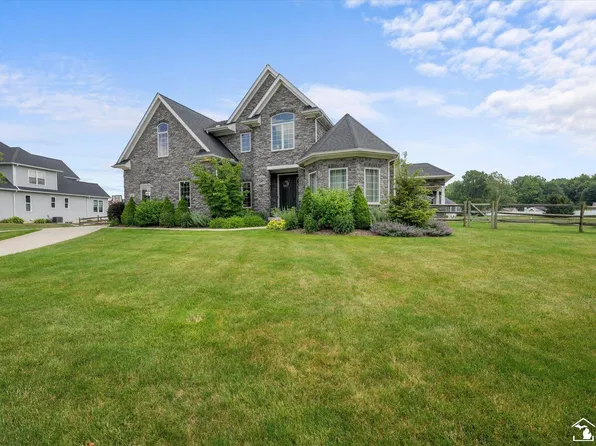 6615 Summerlyn Blvd, Lambertville, MI 48144