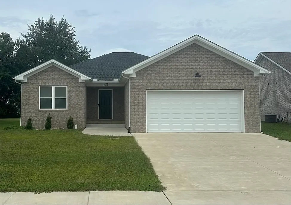 Trenton Way, Bowling Green — Photo 1