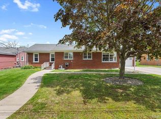 30617 Young Dr, Gibraltar, MI 48173