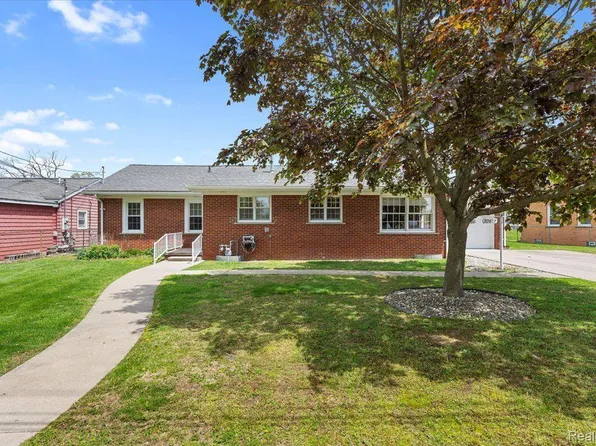 30617 Young Dr, Gibraltar, MI 48173