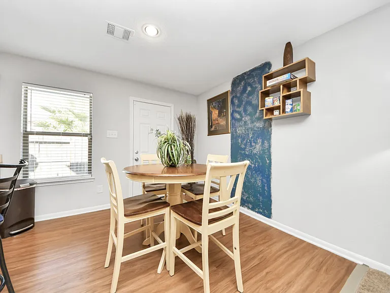 Garden Gate Ct — Photo 2