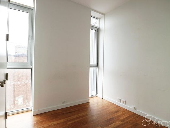 5th image of 31 Kosciuszko St APT 5A