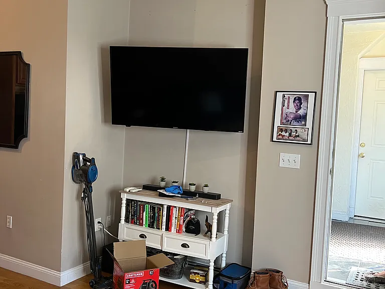 270 E St #1 — Photo 2