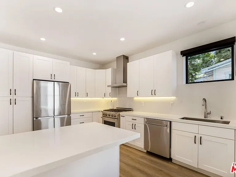 538 Vernon Ave — Photo 15