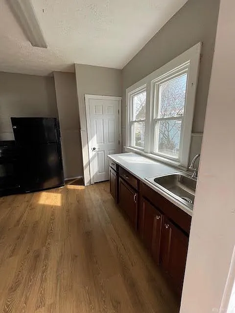 2 bed, 1.5 bath, 1008 sqft, $1,300 — Photo 4