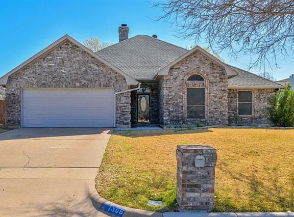 3rd image of 1306 Highland Dr