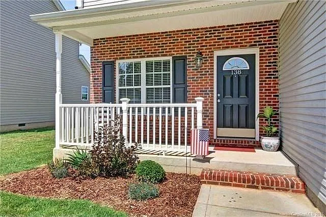 3 bed, 2.5 bath, 1300 sqft, $1,850 — Photo 1