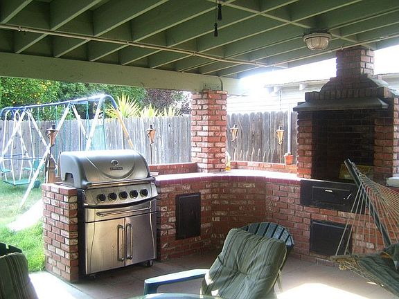 3rd image of 2932 N D St