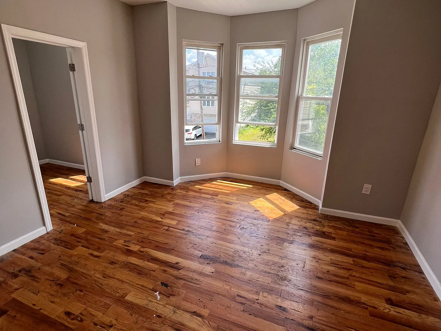 3 bed, 1000 sqft, $2,295 — Photo 4
