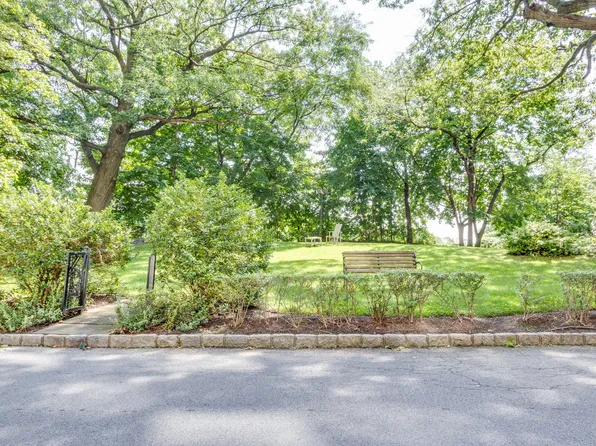 4555 Henry Hudson Pkwy W image 34 of 40