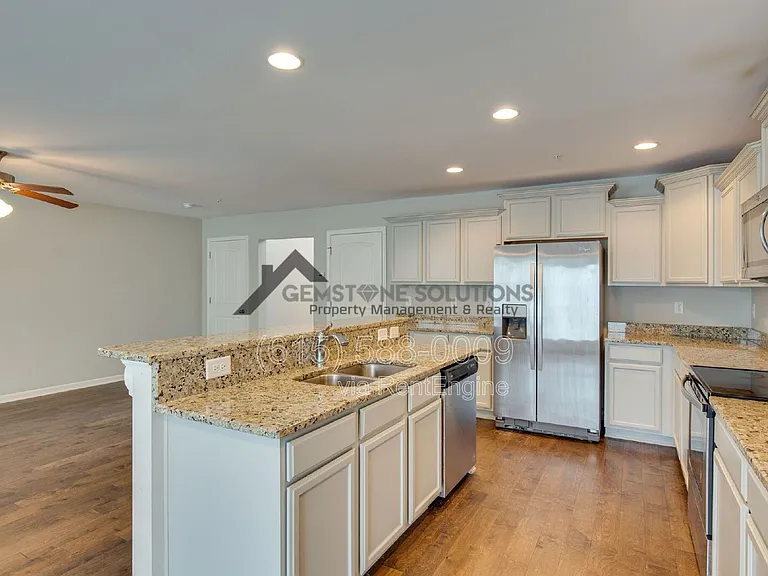4018 Commons Dr — Photo 12