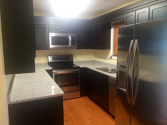 5th image of 7 Lake Village Ct