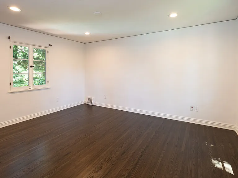 231 23rd St — Photo 22
